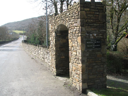 Clara Road Stone Archway