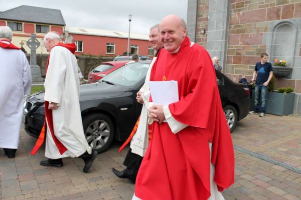 Fr. Liam Comer adminstered the Sacrament of Confirmation to some 71 Candidates in Millstreet on Wednesday, 24th April 2013 in a morning ceremony beginning at 11.00.  (S.R.)