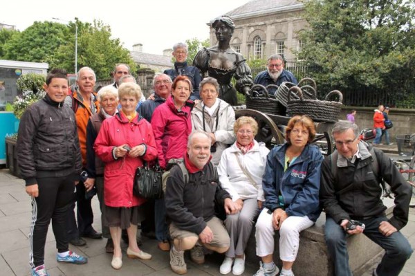 Fifteen of our eighteen Breton Visitors have just returned to Millstreet following a three-day tour of our capital city.  Here we share the beginning of a full feature regarding this full comprehensive  visit of Dublin.  Thanks to Deputy Áine Collins and her Secretary, Catherine the definite highlight of the visit was a wonderful tour of  Leinster House.  Our Friends also got to "meet" Molly Malone!  Meg Fitzgerald joined us on our first day of the tour.   Lots more pictures in our full feature later.   Click the images to enlarge.  (S.R.)