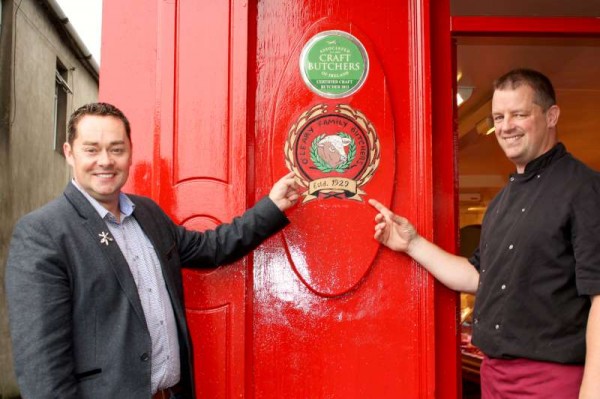 We're presently preparing a full feature on Celebrity Chef Supreme's historic visit to Millstreet today.   Pictured here with Jerry Pat O'Leary at O'Leary Family Butchers at The Square, Millstreet - the wonderfully friendly Neven expressed enormous admiration for the magnificent tradition of Craft Butcher Business which has been established by the Family since 1929.   We shall be sharing Neven's utter delight at the royal welcome he was accorded in Millstreet.  Later tonight the full feature is scheduled to appear.  (S.R.)