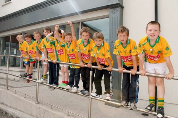 12Supervalu Presentation of Jerseys to Millstreet Juvenile GAA -800