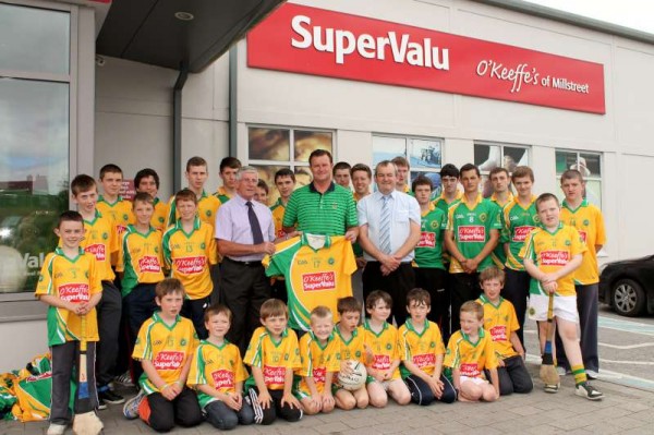 25Supervalu Presentation of Jerseys to Millstreet Juvenile GAA -800