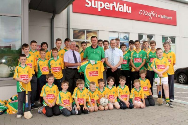 26Supervalu Presentation of Jerseys to Millstreet Juvenile GAA -800