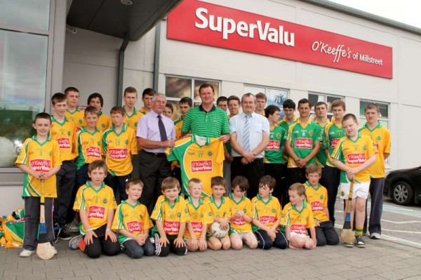 38Supervalu Presentation of Jerseys to Millstreet Juvenile GAA -800