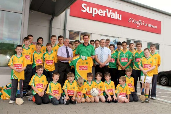 39Supervalu Presentation of Jerseys to Millstreet Juvenile GAA -800