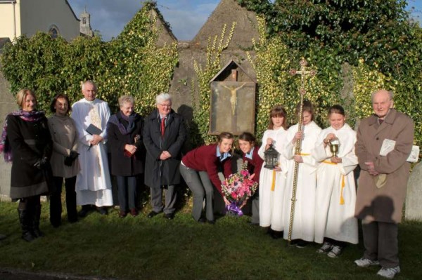 Two Students from Millstreet Community - Ava Barry and Chloe Collins placed a special wreath of flowers in the Cemetery of the Presentation Sisters following Mass this Presentation morning.  The oldest past-pupil present was John O'Keeffe who began school in 1928 at Presentation N.S..  It was to also mark the 40th anniversary of MCS which has had close links with the Presentation Order.   Click on the image to enlarge.  (S.R.)