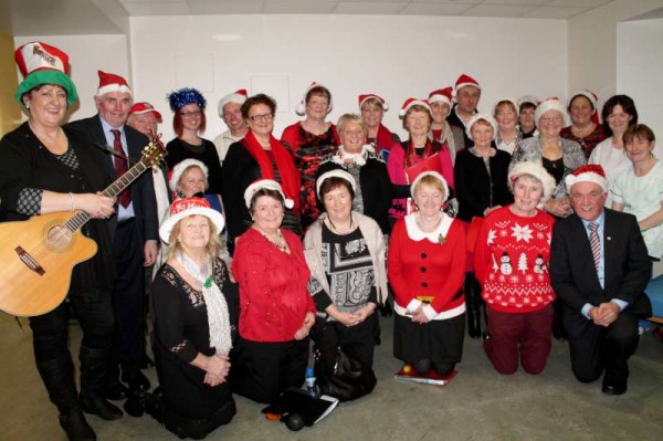 2Millstreet Community Singers at Mercy Hospital Christmas 2013-800