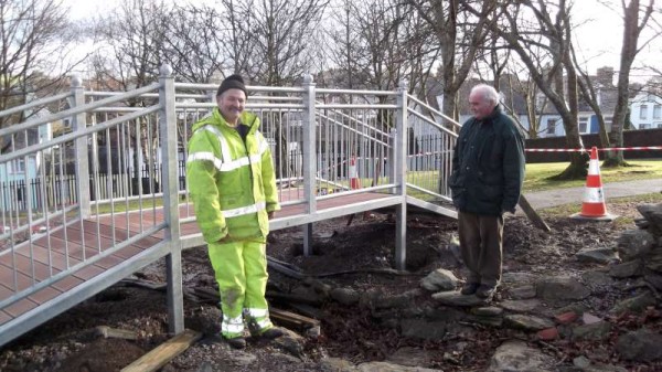 Cousins David Twomey and Patsy McAuliffe observe the superb bridge structure now nearing completion.  The steel is galavinised  to ensure a rust-free dimension.