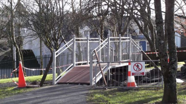 20Bridge Building in Millstreet 29 Jan. 2014 -800