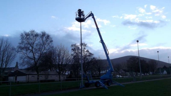 1Changing Bulbs in Town park 2014 -800