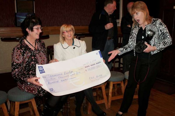 Photographer supreme, Sheila Fitzgerald, expresses her amazement at the hugely impressive cheque of €16,500.00 being presented by Ailish Coakley following the wonderfully successful "Robinson Crusoe" Rathmore Pantomime 2014 to Gillian Kenny representing the Tarman Centre, Rathmore.  More pictures to follow later.  Click on the images to enlarge.  (S.R.)