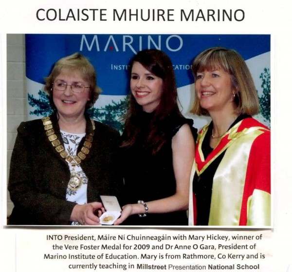 Mary Hickey receiving her Vere Foster Medal in 2009