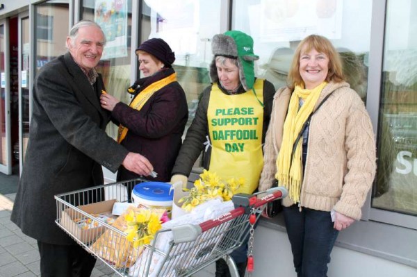 The wonderfully dedicated Daffodil Day 2014 Volunteers received a truly enthusiastic response from the public throughout Daffodil Day (28th March) as seen here outside Supervalu.   Click on the images to enlarge.  (S.R.)