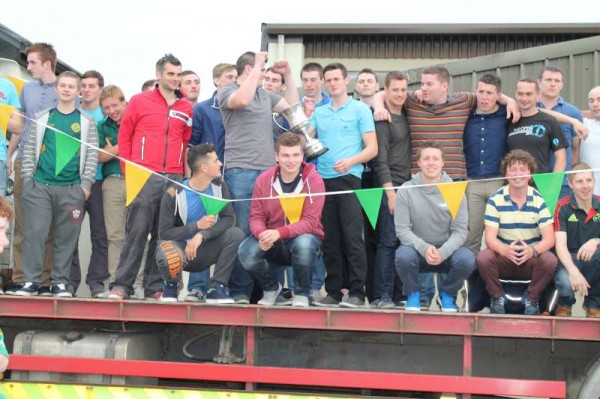 38Victory Parade for Millstreet Football Champions 2014 -800