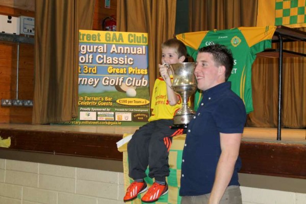 91Victory Parade for Millstreet Football Champions 2014 -800