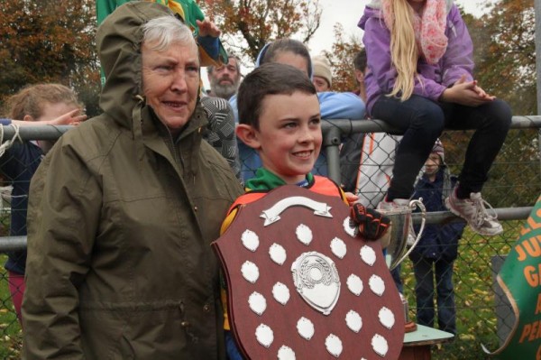 IMG_9115_rsz Mary O'Connor presents the Tommy O'Connor Sheild