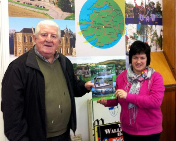 Billy O'Gorman, Administrator Supreme of www.boherbue.com visited Millstreet Museum on Tuesday, 27th Jan. 2015.  Pictured here with Mary Cronin of Millstreet Museum/Tourist Information Centre.  Click on the images to enlarge.  (S.R.)