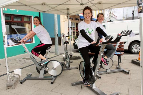 Saoirse, Ann and Nicola enthusiastically taking part in today's "Spinathon" at The Square, Millstreet - a fundraising project for V.E.S.A. (Volunteer Eco Students Abroad).  Click on the images to enlarge.  (S.R.)