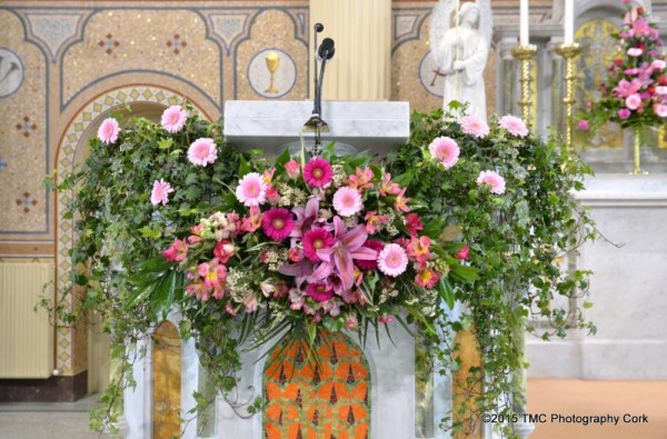 2015-04-11 The Altar at St.Patrick's Church - Flowers 4419-800