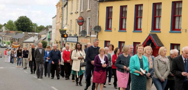 We share the first section of our feature on this year's annual Corpus Christi Procession in Millstreet which was blessed with excellent weather.  Click on the images to enlarge.  (S.R.)