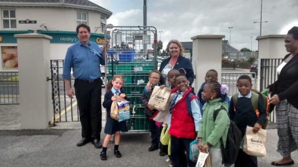 2015-09-09 Receiving the Welcome back to school bags from Herlihy Centra